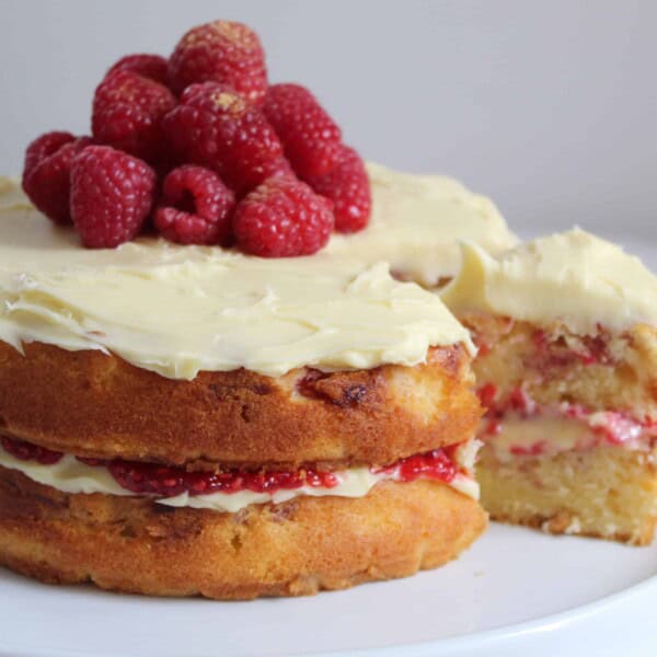GLUTEN FREE WHITE CHOCOLATE AND RASPBERRY CAKE RECIPE