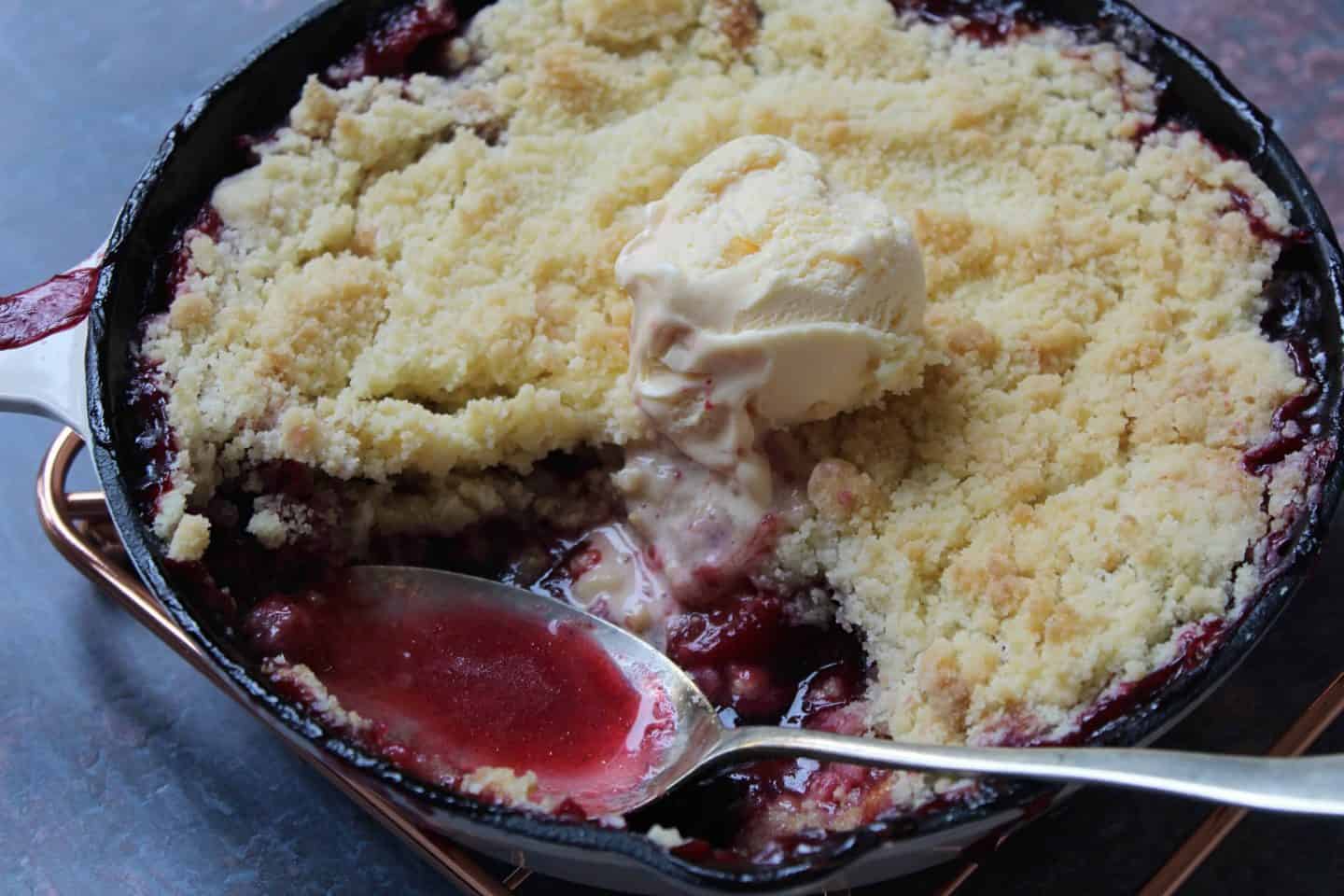 gluten free plum crumble with amaretto