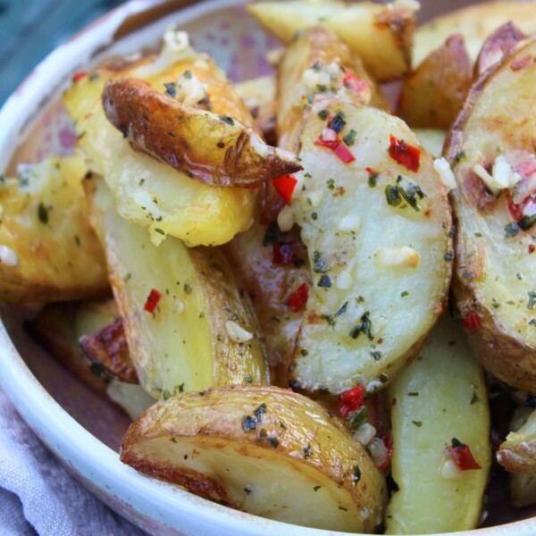 Gluten free potato wedges with garlic and chilli