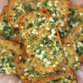 A plate of gluten free air fryer garlic bread.