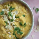 Close up of a bowl of slow cooker chicken korma.