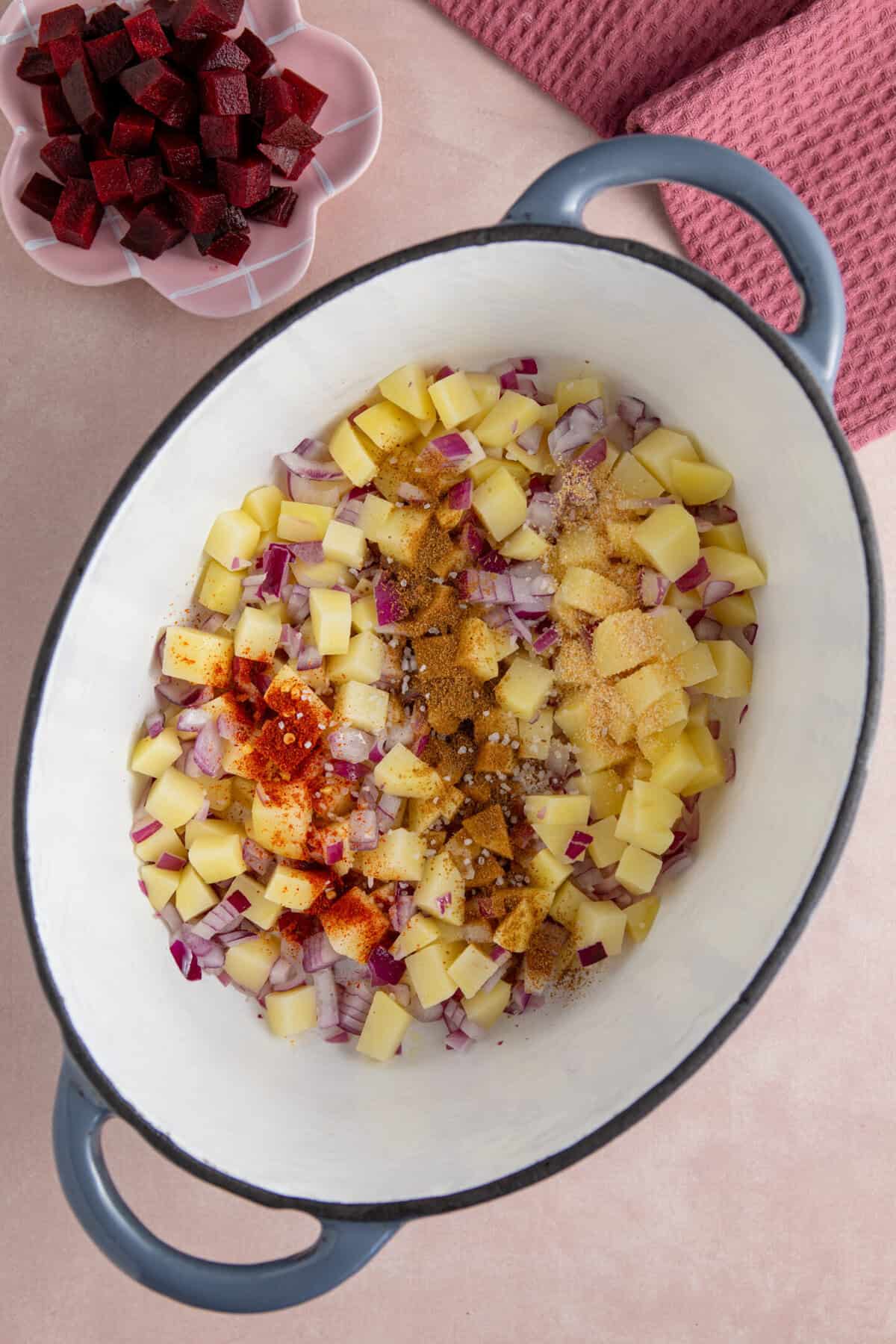 Fry the onions, potatoes and spices in the coconut oil.