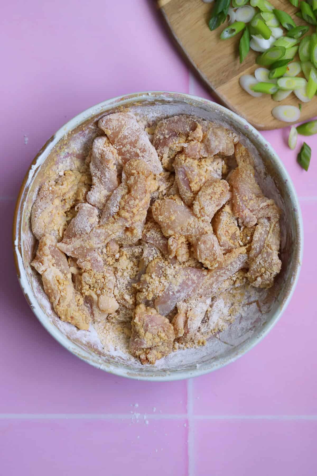 Coat the marinated chicken in the cornflour.