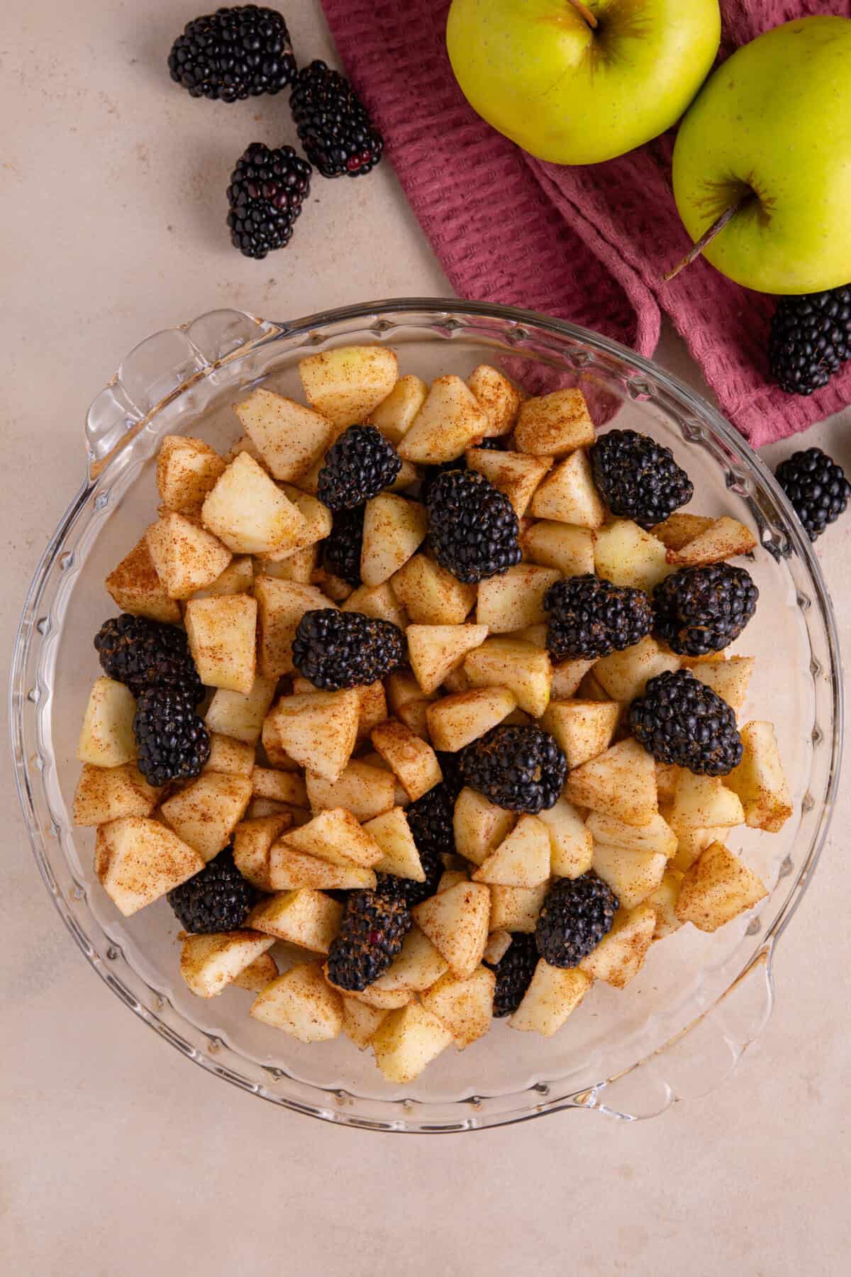 Mix the fruit with the cinnamon and sugar.