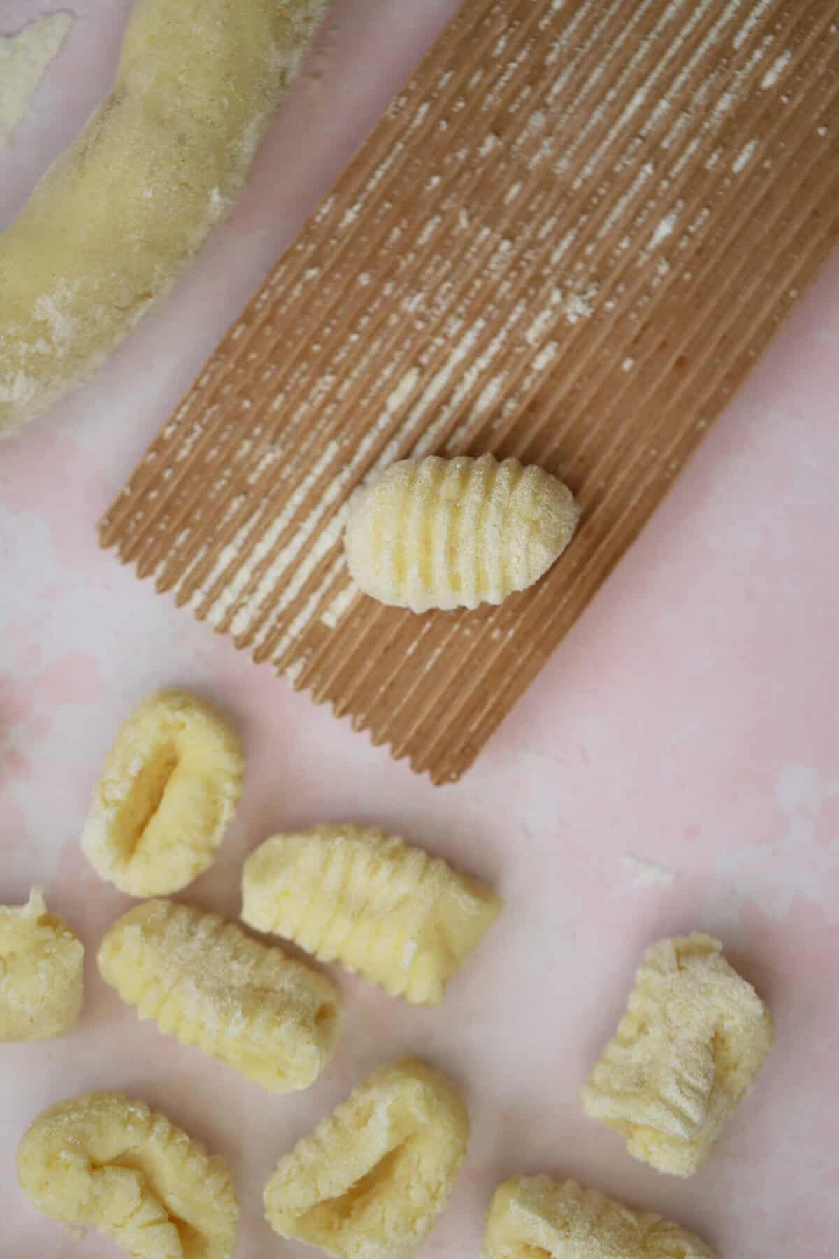 Roll the gnocchi on a gnocchi board, or using the back of a fork.
