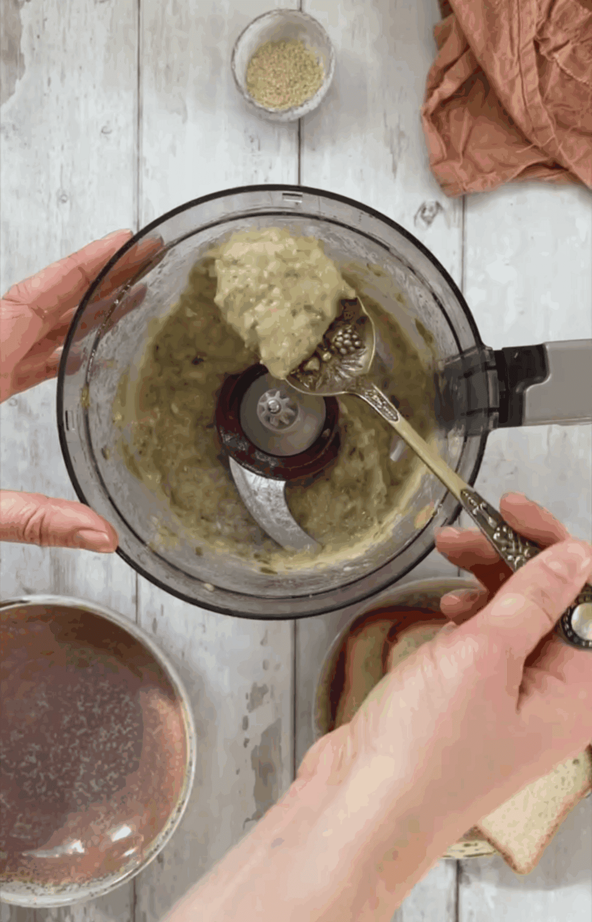 Blend the prawn toast topping to form a paste.