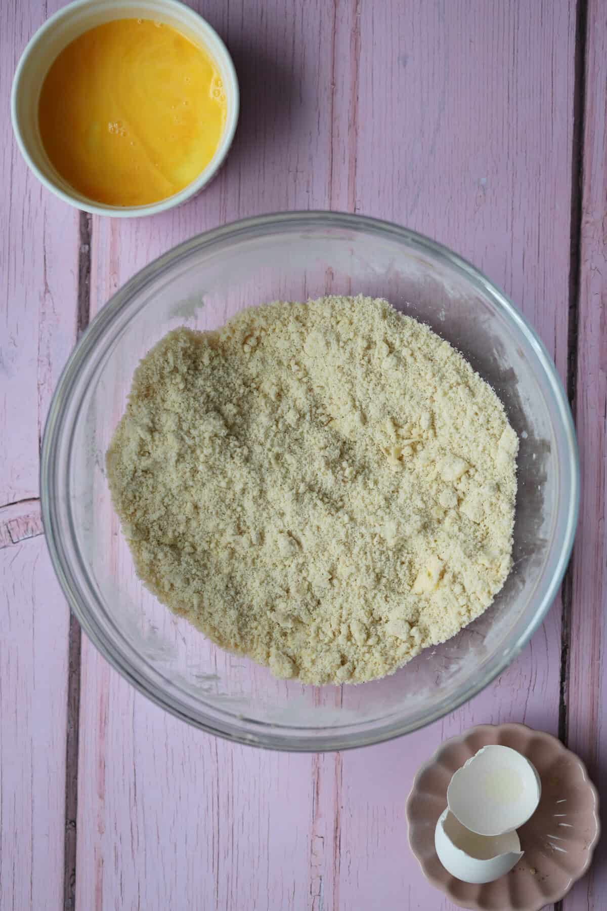 Rub together the butter and dry ingredients until it looks like breadcrumbs.
