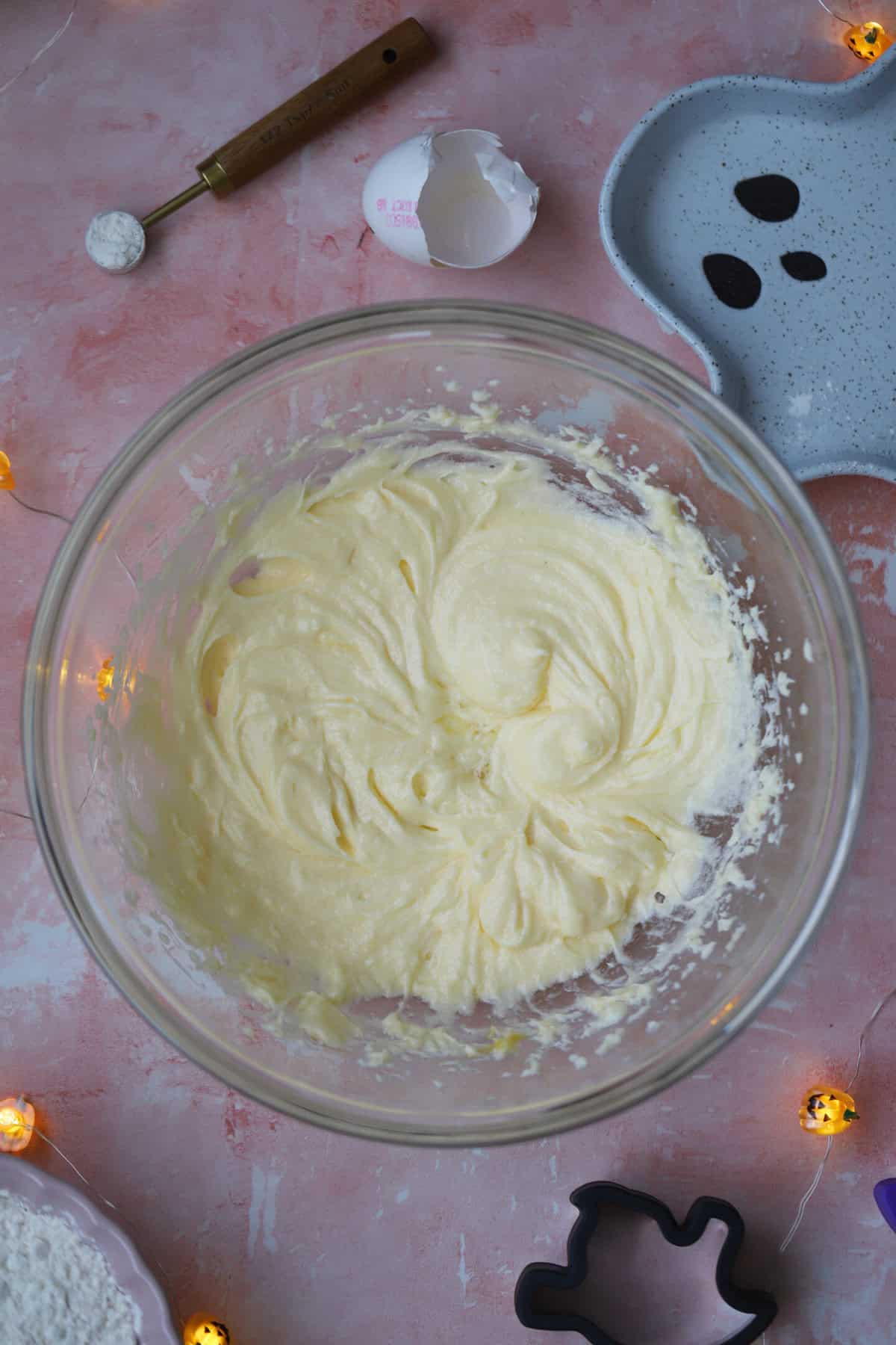 Add the egg and whisk together.