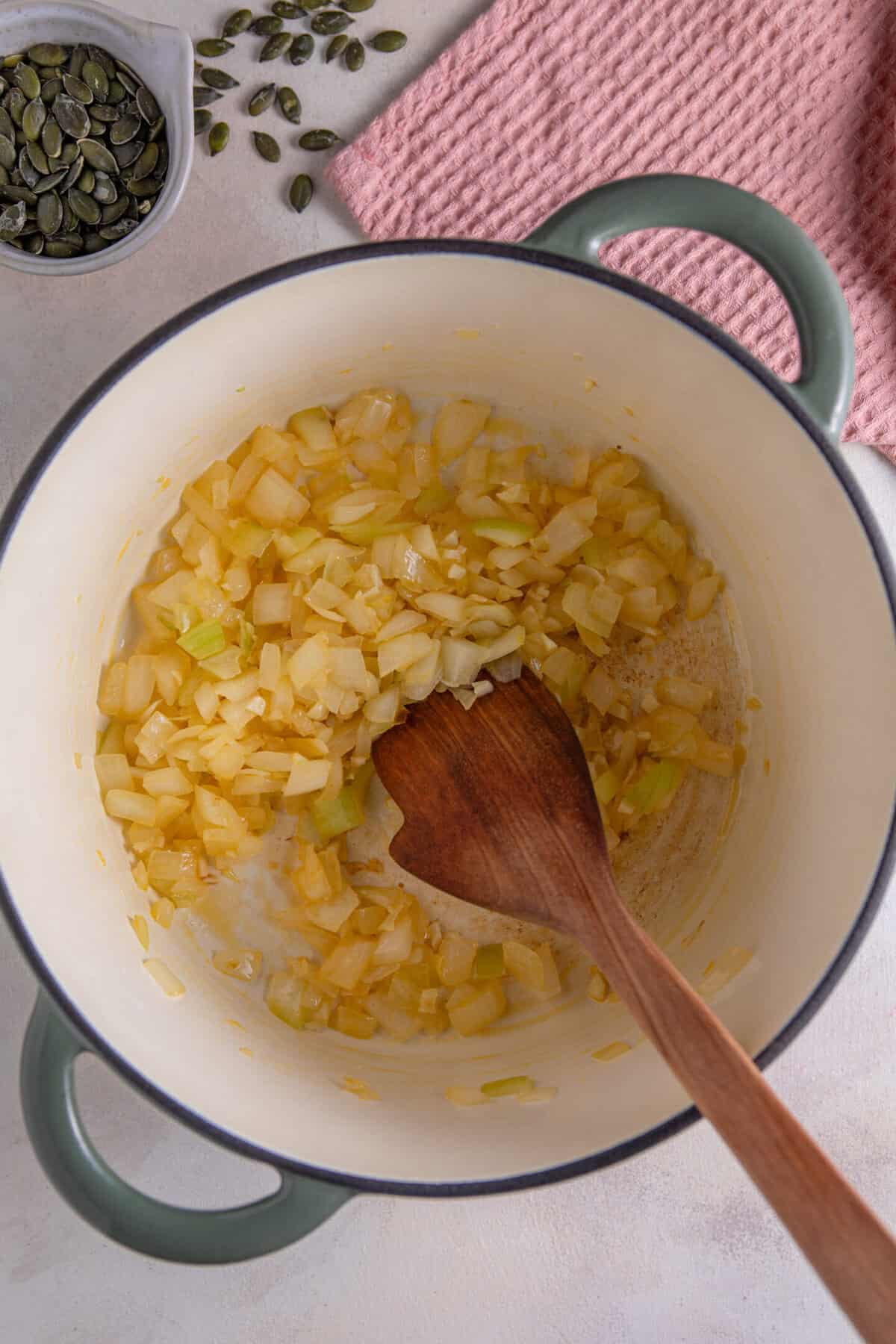 Fry the garlic and onions in the remaining chilli oil.