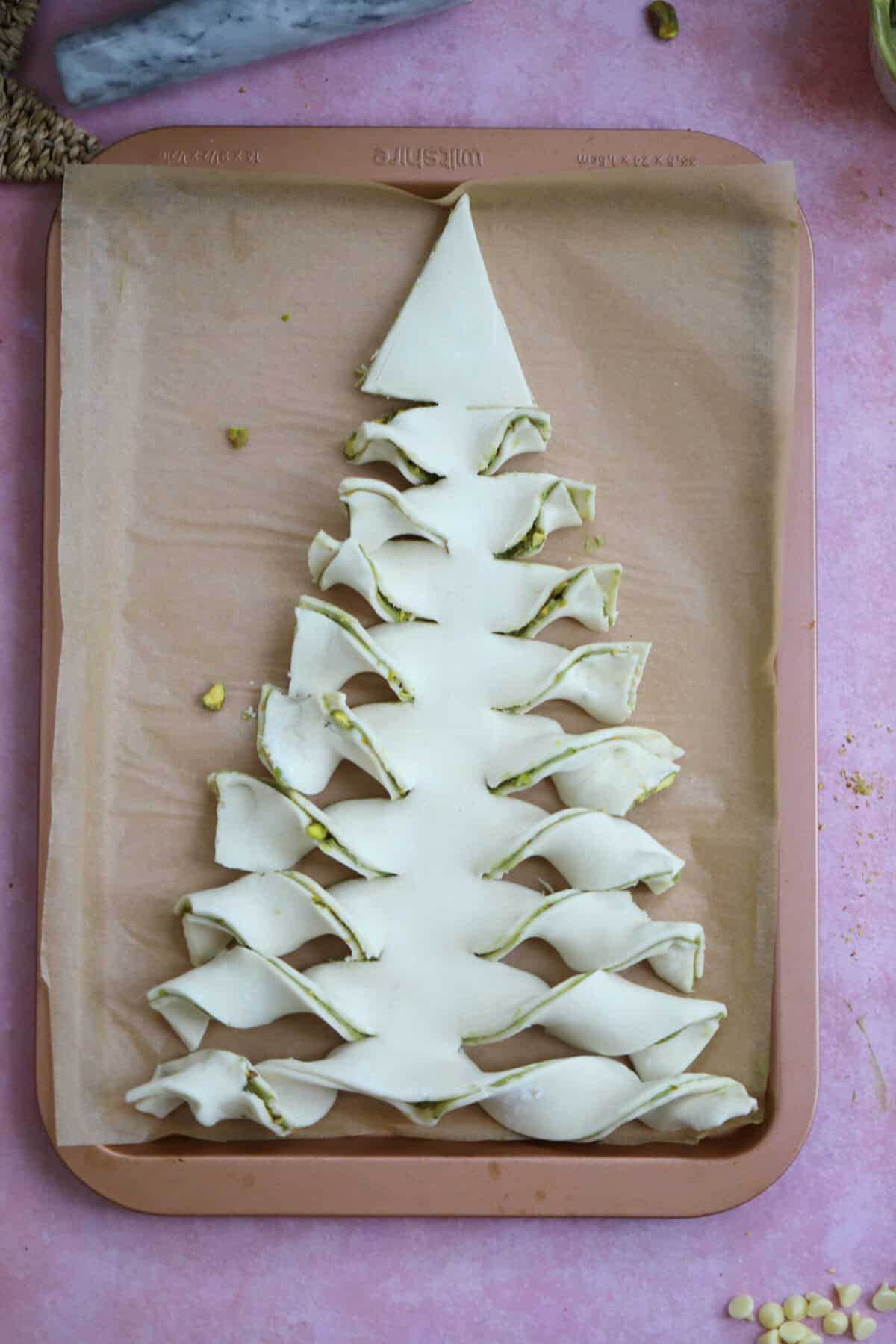 Twist the tree 'branches' leaving a triangle at the top.